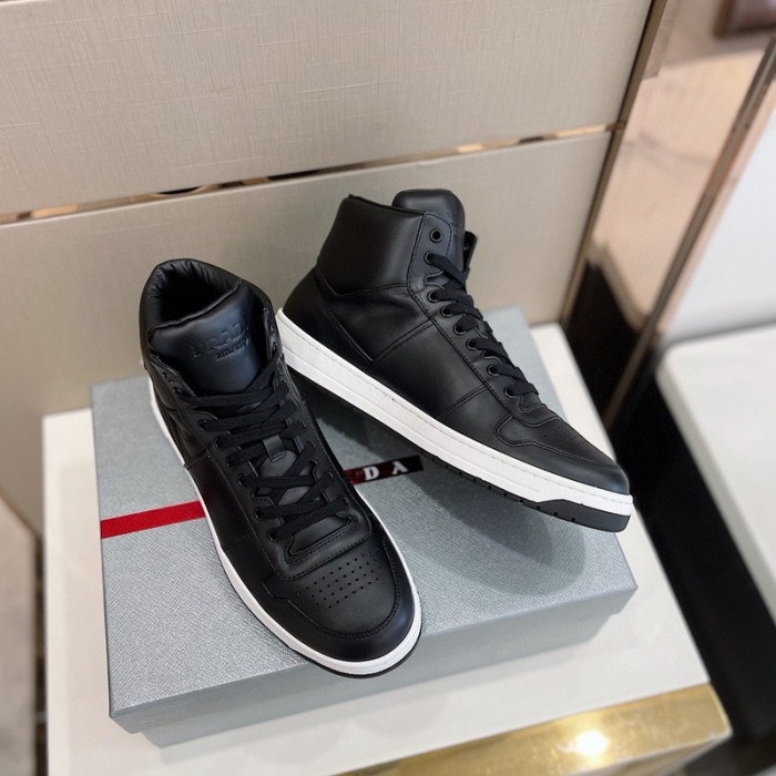 Pra*a sneaker