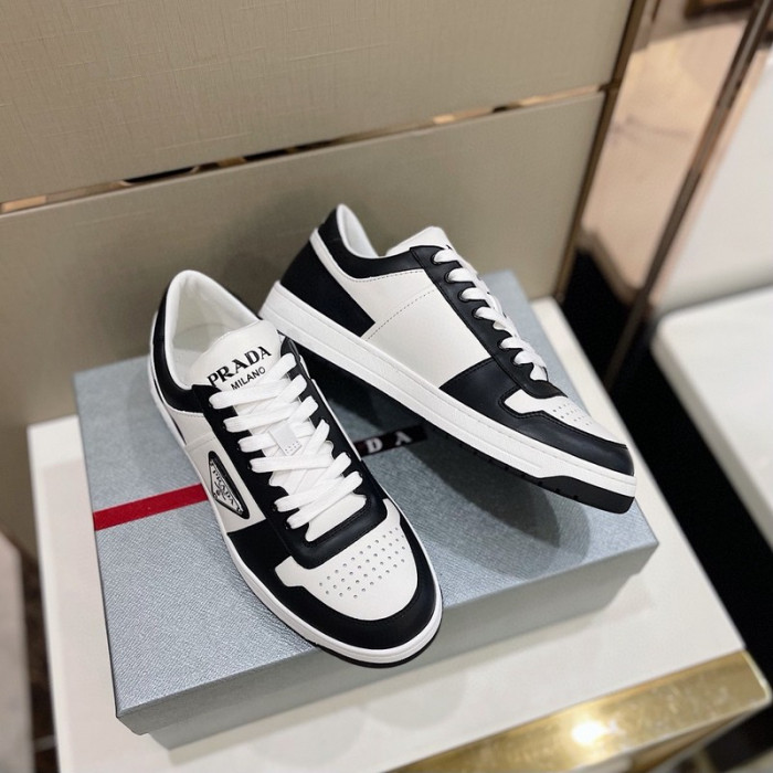 Pra*a sneaker