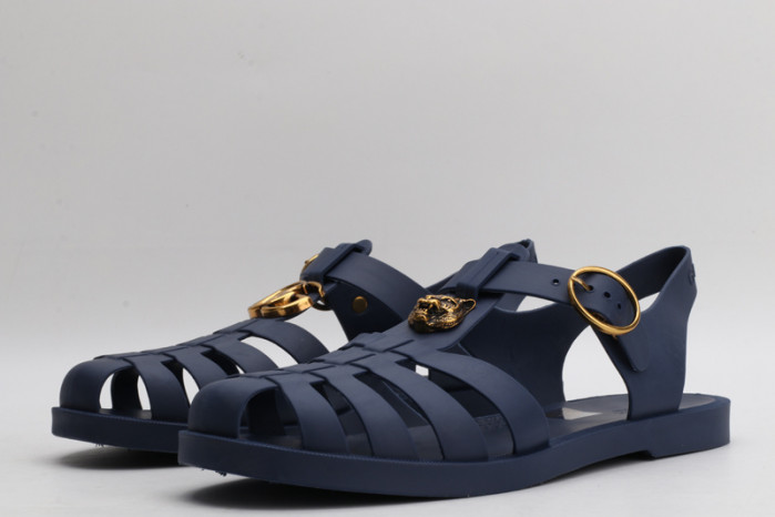 G*u*i sandals