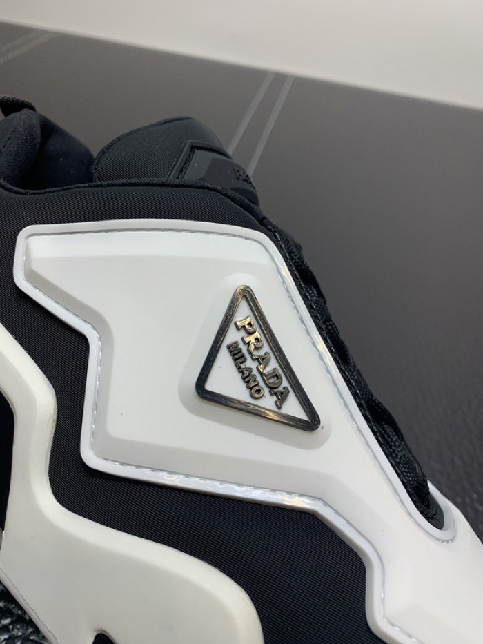 Pra*a sneaker