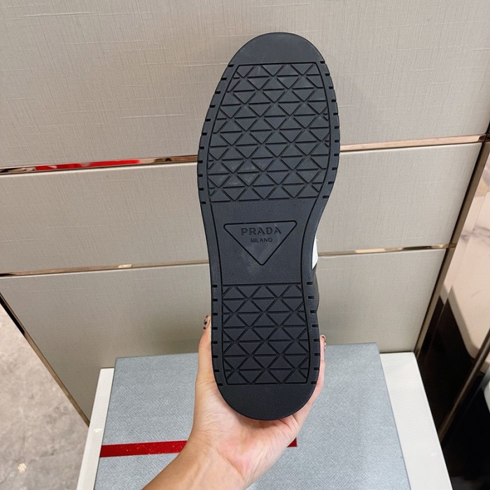 Pra*a sneaker