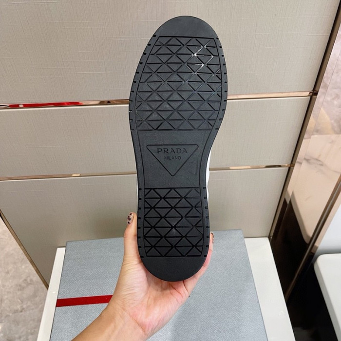Pra*a sneaker