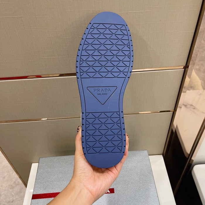 Pra*a sneaker