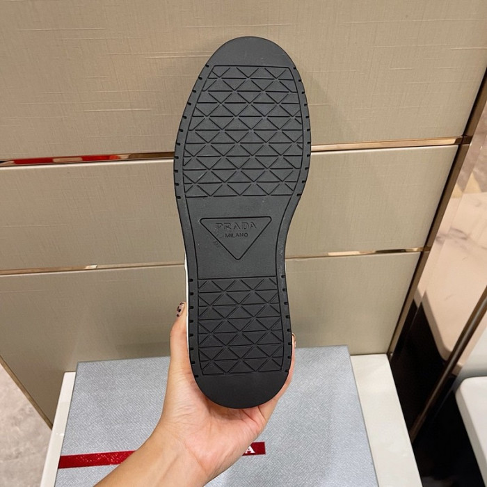 Pra*a sneaker