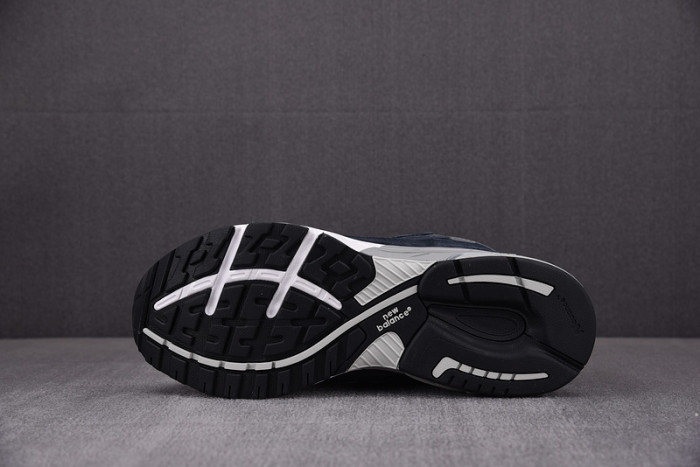 New Balance MR993NV