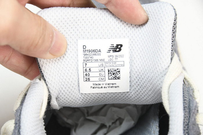 New Balance M1906DA