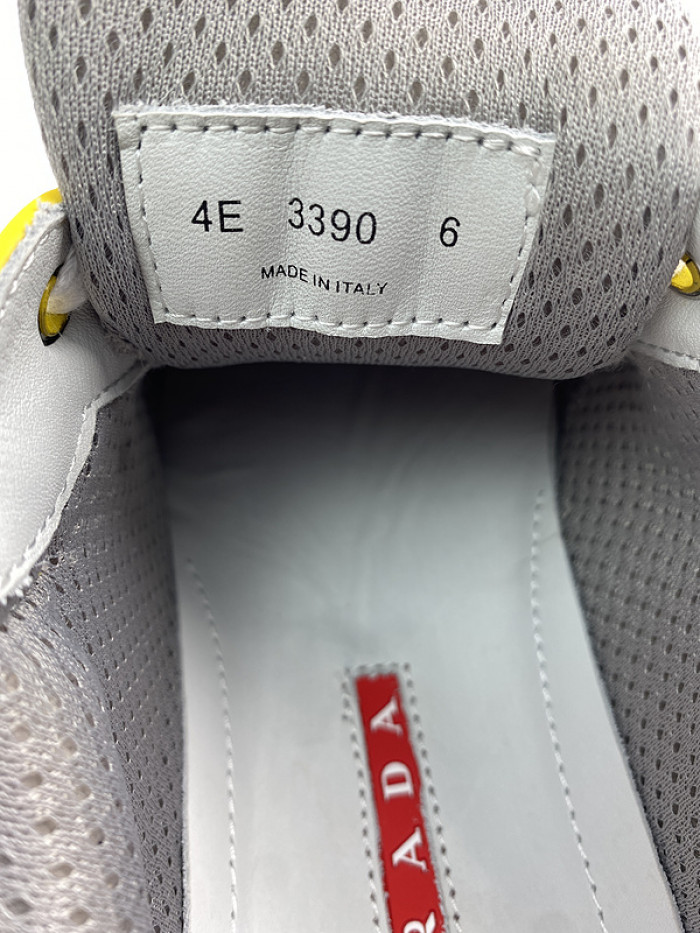 Pra*a sneaker