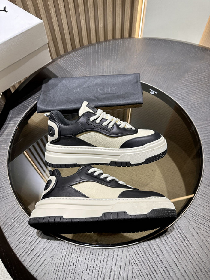 GIVENCHY SNEAKER