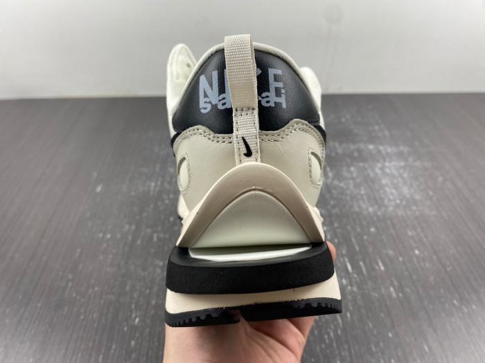 Sacai x VaporWaffle DD1875-101