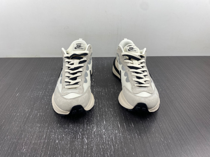 Sacai x VaporWaffle DD1875-101