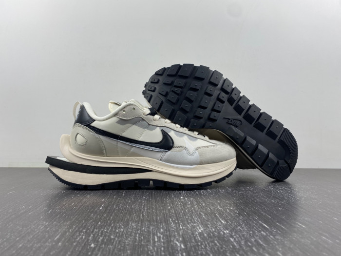 Sacai x VaporWaffle DD1875-101