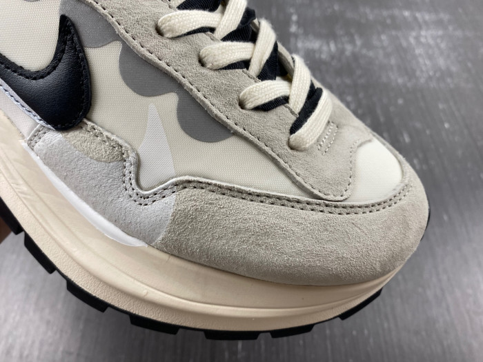 Sacai x VaporWaffle DD1875-101
