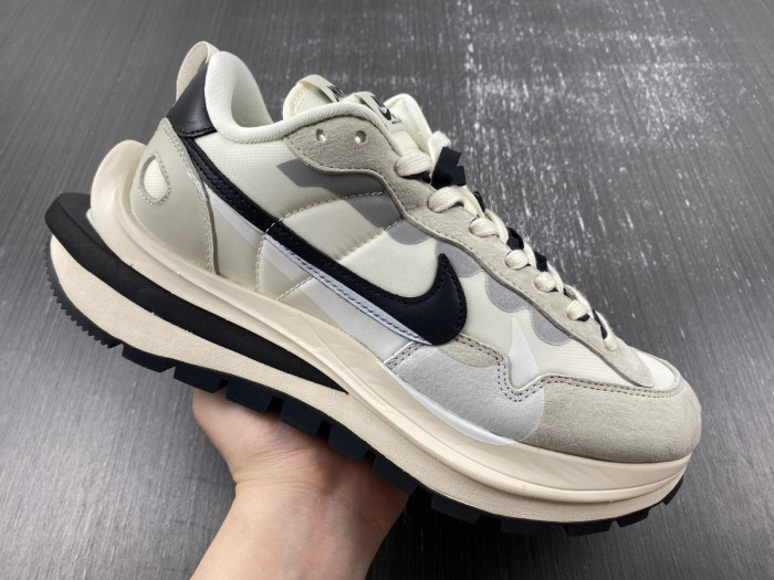 Sacai x VaporWaffle DD1875-101
