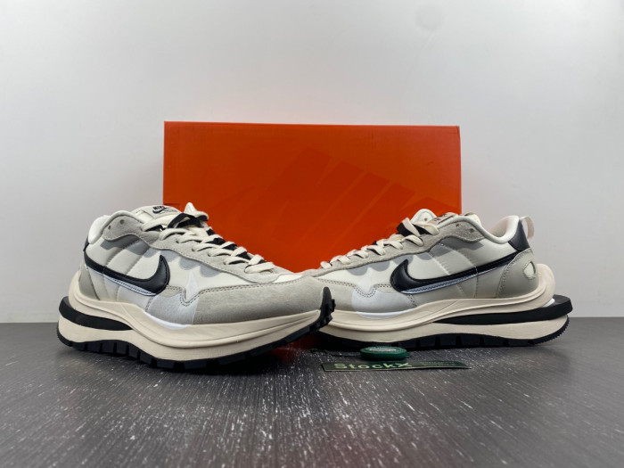 Sacai x VaporWaffle DD1875-101