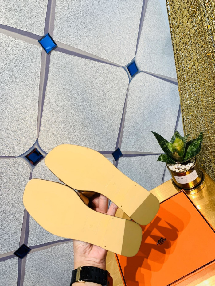 H**mes sandals