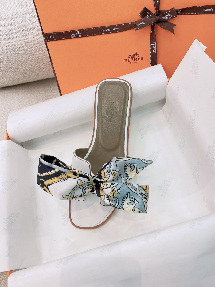H**mes sandals