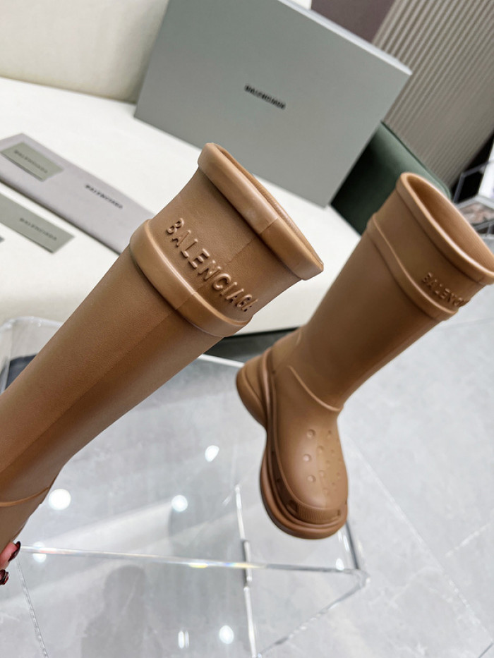 Ba*len*cia*ga cross boots