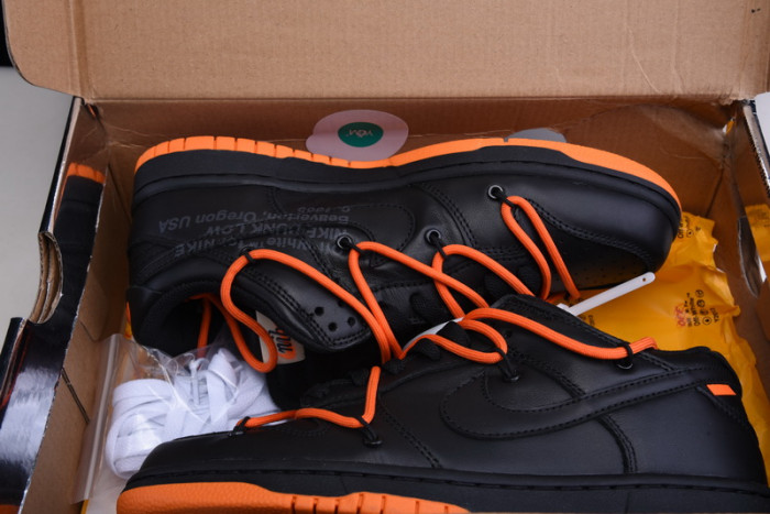 NIKE DUNK LOW