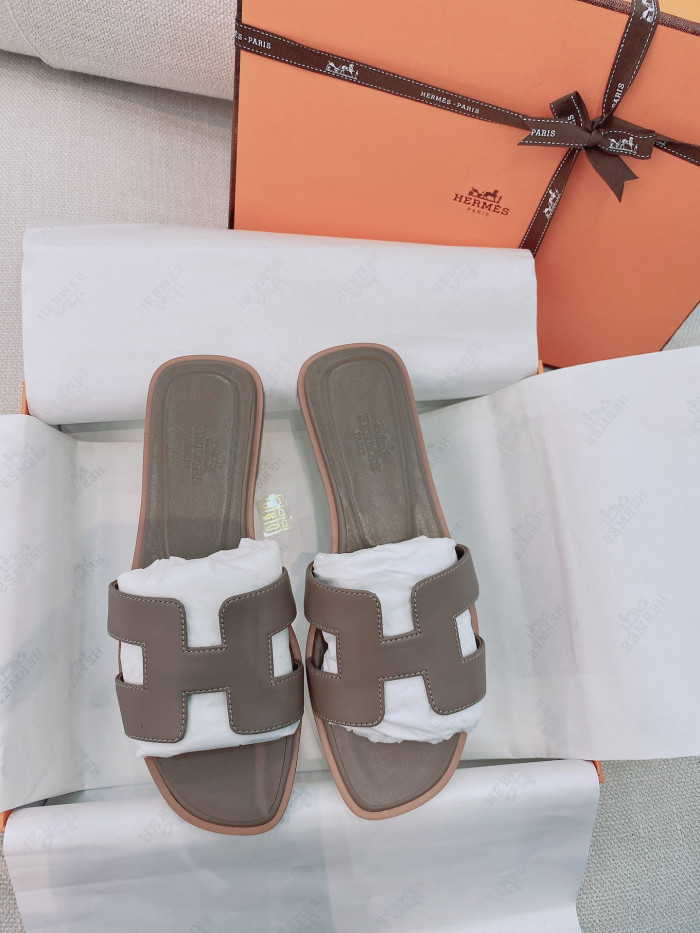 H**mes sandals