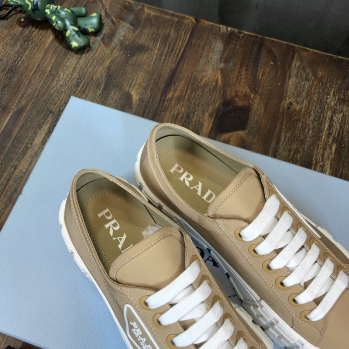 Pra*a sneaker