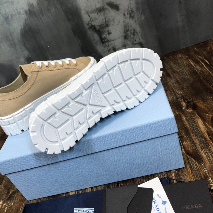 Pra*a sneaker