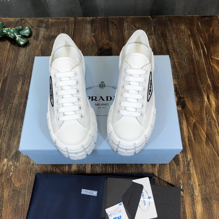 Pra*a sneaker
