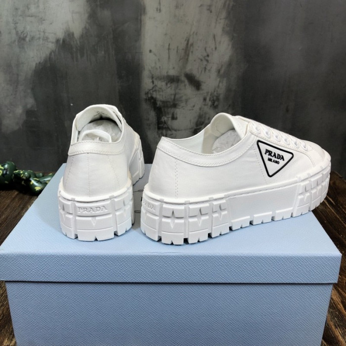 Pra*a sneaker