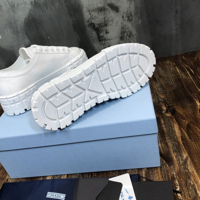 Pra*a sneaker