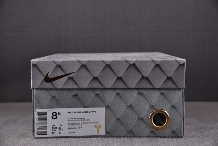 NIKE Zoom Kobe 6“Black Mamba Collection Fade to Black” 869457-007