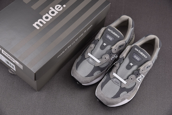 New Balance M992GR