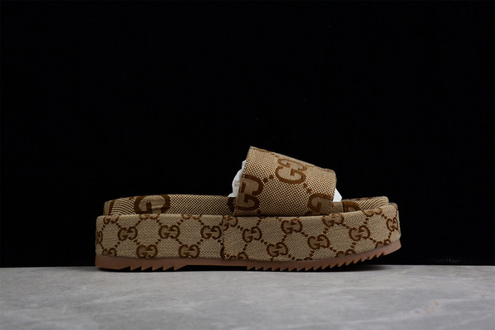 G*u*i sandals