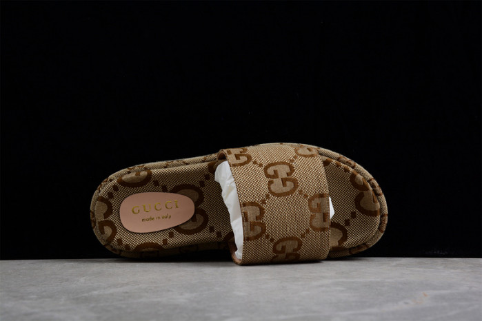 G*u*i sandals