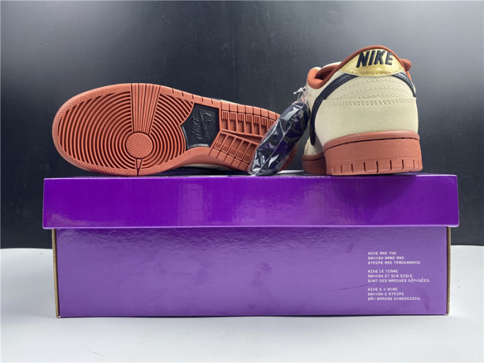 Nike SB Dunk Low Pro Hennessy - BQ6817-100