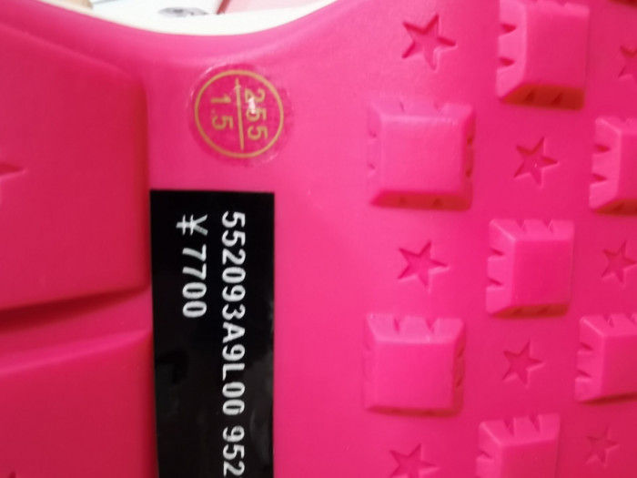 G*u*i sneaker