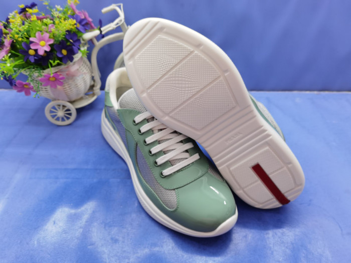 Pra*a sneaker