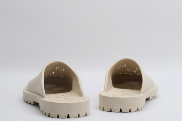 G*u*i sandal