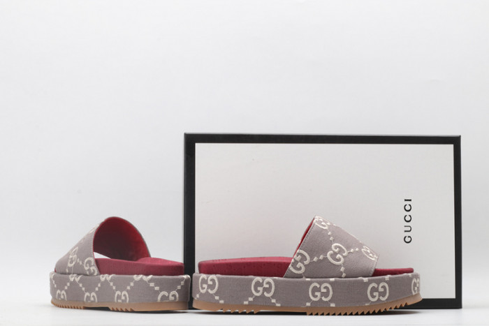 G*u*i sandal