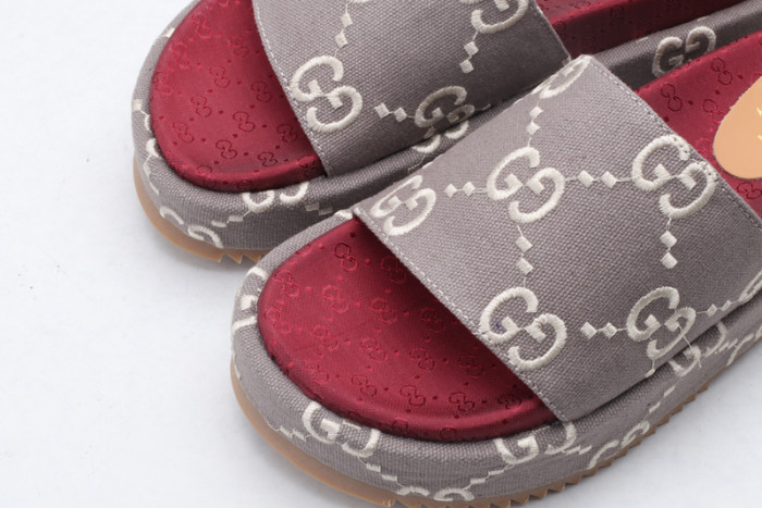 G*u*i sandal