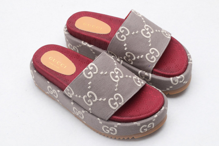 G*u*i sandal