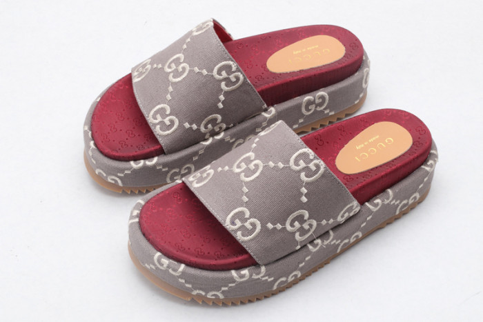 G*u*i sandal