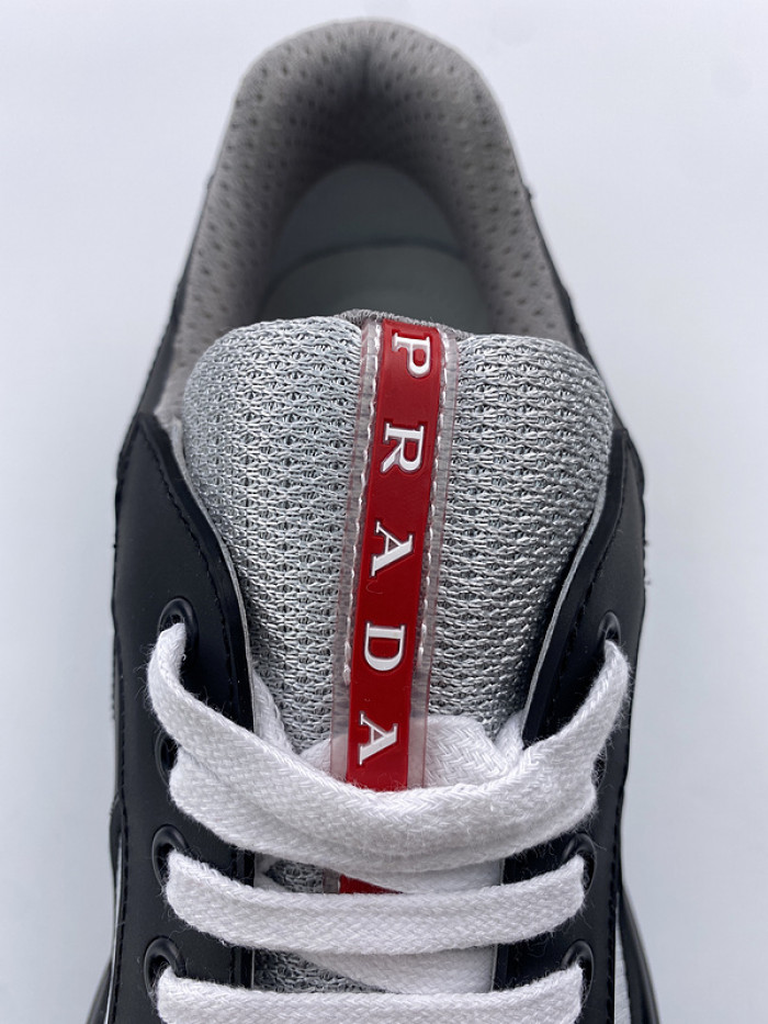 Pra*a sneaker