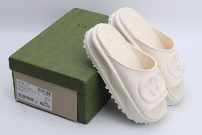 G*u*i sandals