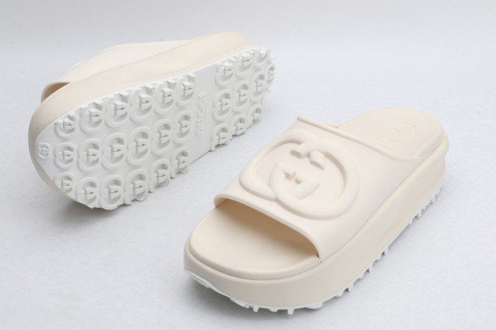 G*u*i sandals