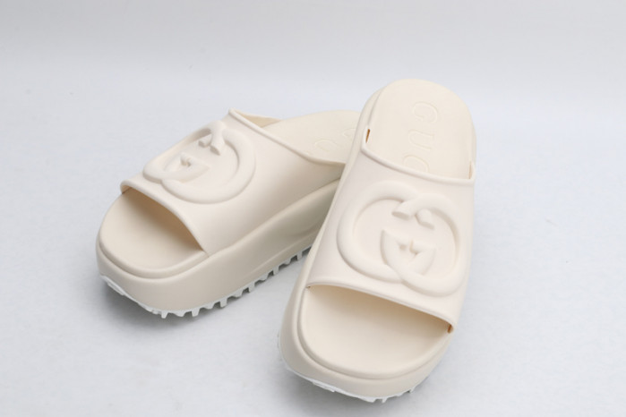 G*u*i sandals