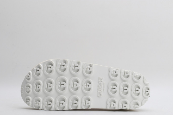 G*u*i sandals
