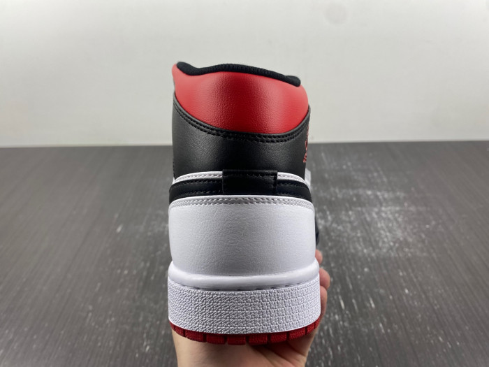 AIR Jordan 1 Mid Gym Red Black Toe - DQ8426-106