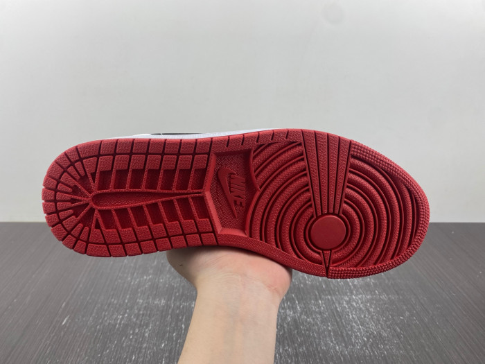 AIR Jordan 1 Mid Gym Red Black Toe - DQ8426-106