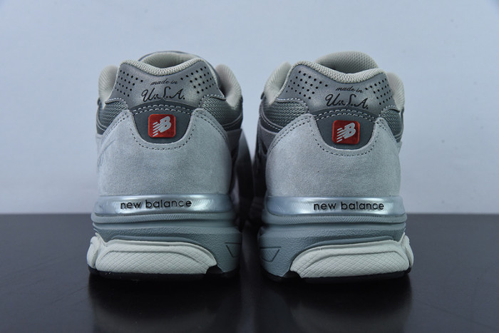 New Balance M990GY3
