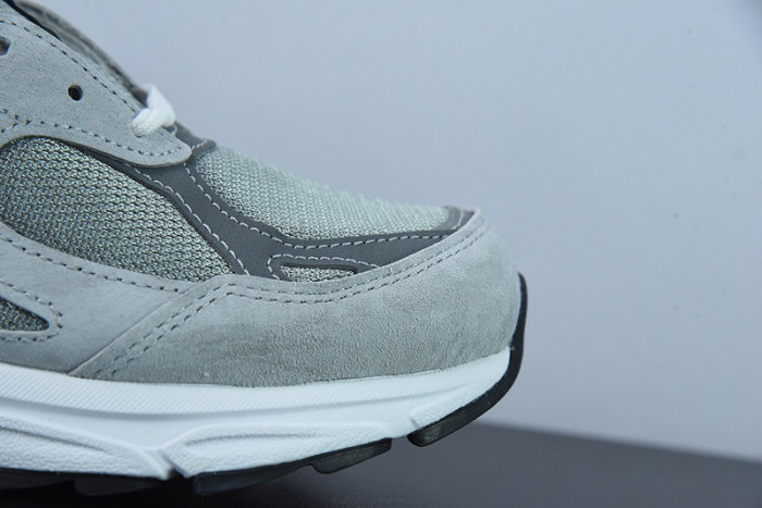 New Balance M990GY3