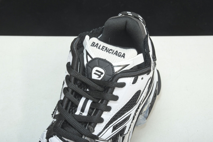 Ba*len*cia*ga -runner